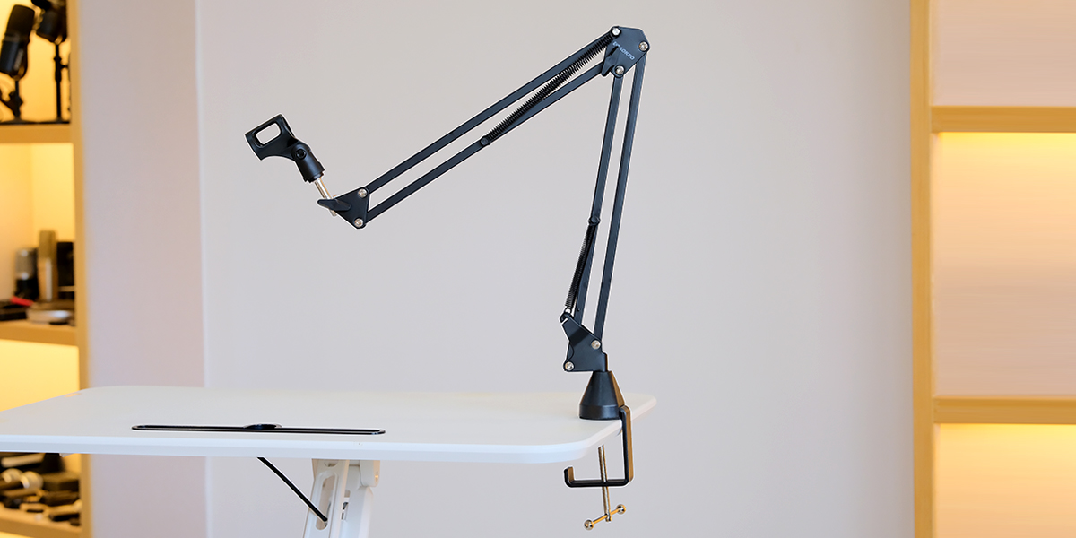 what does a mic arm do